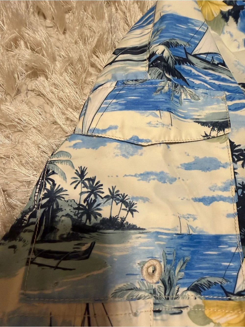 Men’s Size L Tommy Bahama Blue and White Tropical Sailboat Swim Shorts